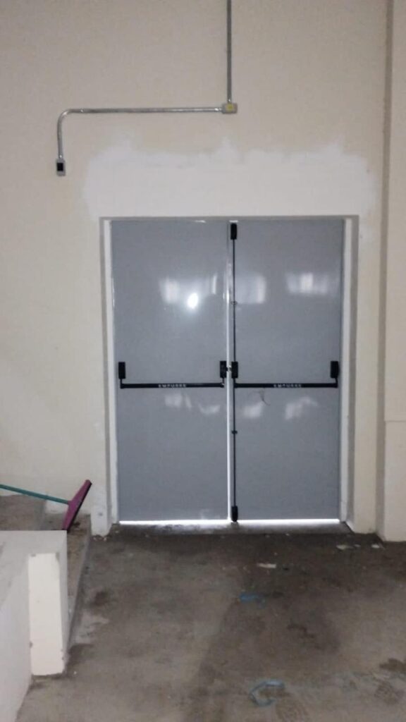 porta corta fogo dupla p90