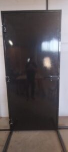 porta corta fogo preta para escada