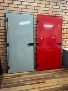 porta corta fogo vermelha dupla